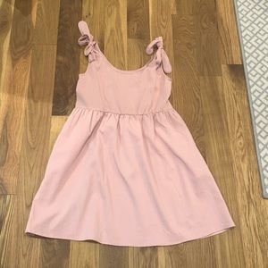 Super cute mini dress. even has pockets!!